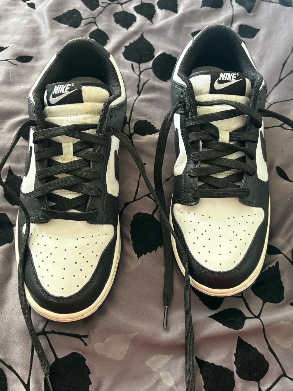 Nike Men’s Black and White Low-Top Sneakers